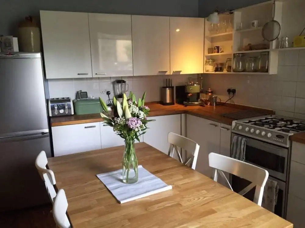 2 Bedroom Apartment In Central Edinburgh