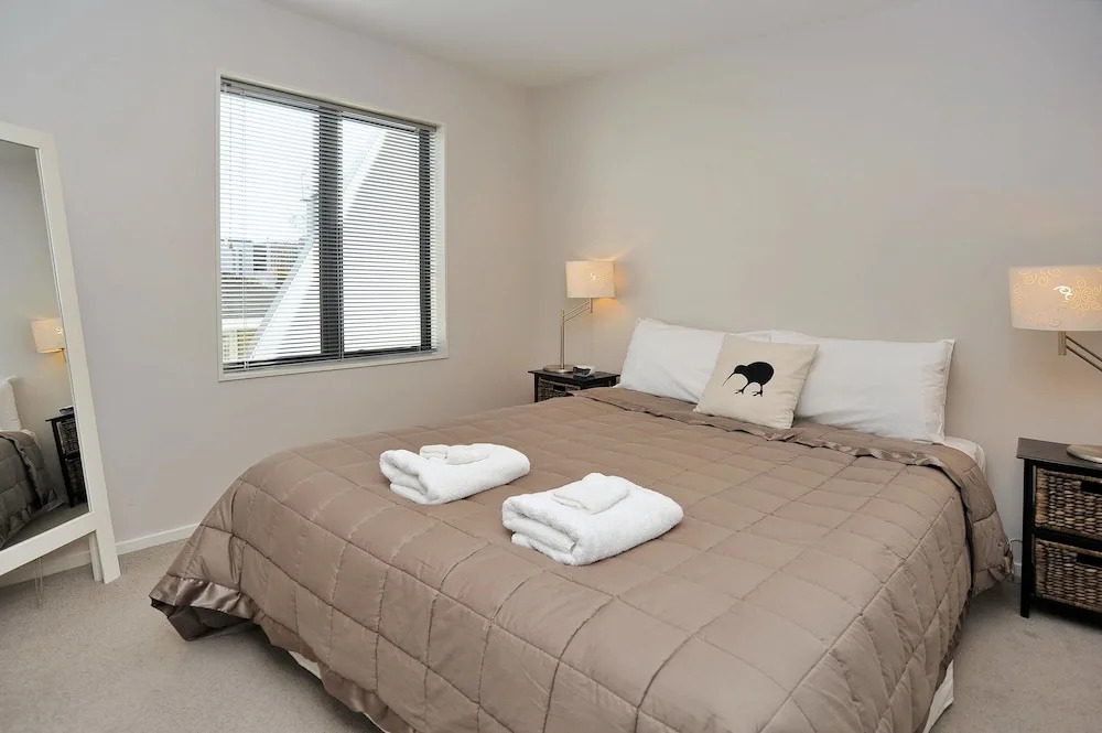 Apartment near Hagley Park with Secure Entry- Carlton Villa 3