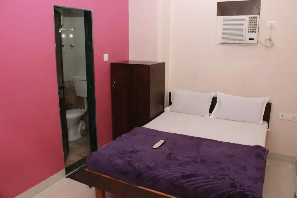 Hotel Sun City Near Saifee Hospital And HN Reliance Hospital