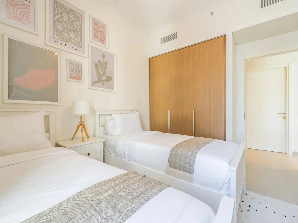 Dubai Creek Gem, Stylish Condo With Two Balconies