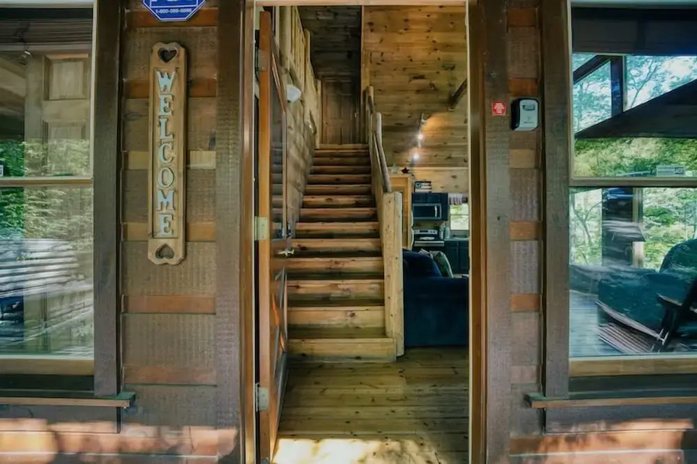 Cabin in Nature w/ Hot Tub & Games!
