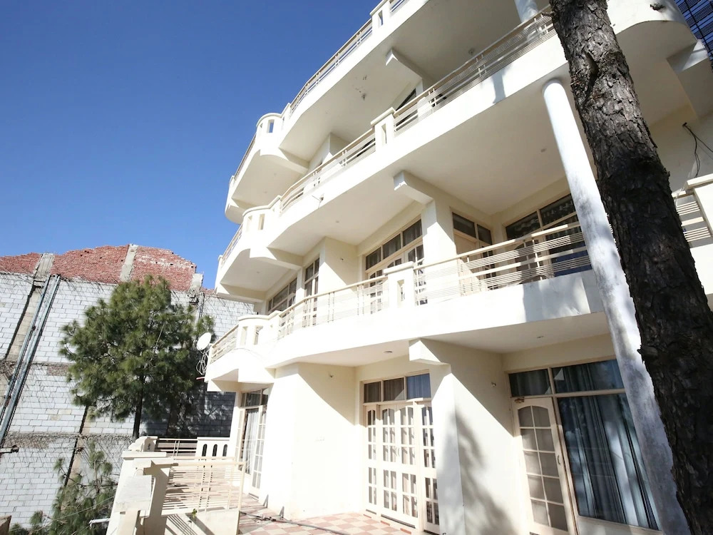 OYO 14883 HOME 1RK Barog Valley