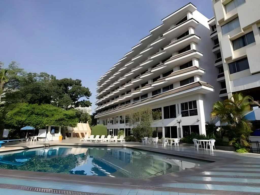 Charoen Hotel