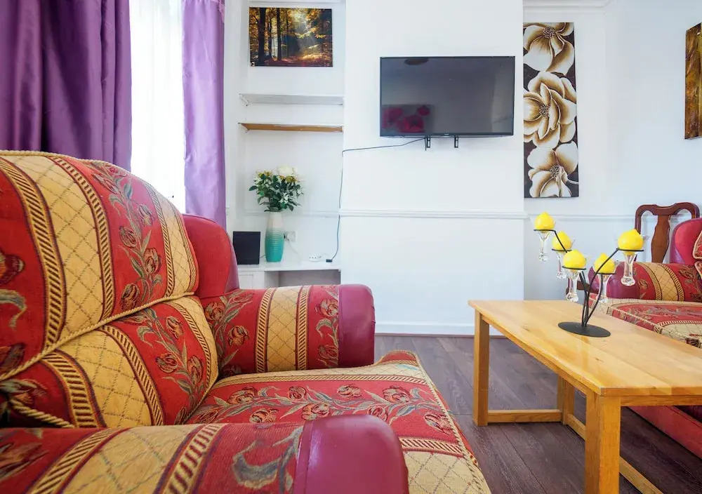 12 Cornwallis Lodge Family Room 1