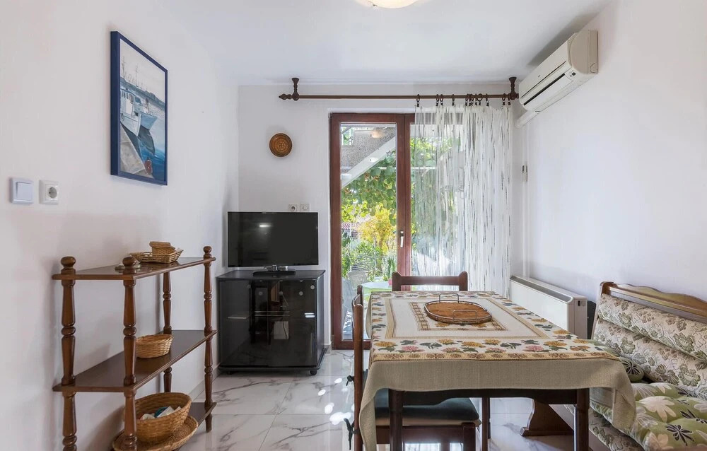 Amazing Home in Pula With Wifi and 2 Bedrooms
