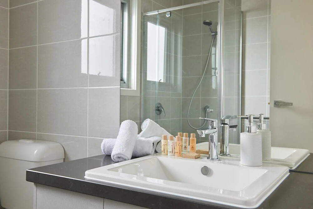 Earthy And Polished 2 Bedroom Unit In Chadstone