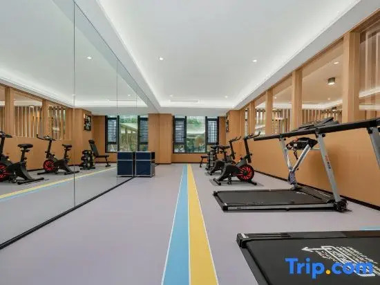 Hechi Rezen Trend Hotel (Jinchengjiang Station Baima Pedestrian Street Branch)