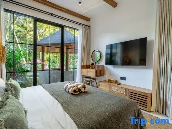 Sorento by DH - Tropical Retreat with Jungle Views & Pool