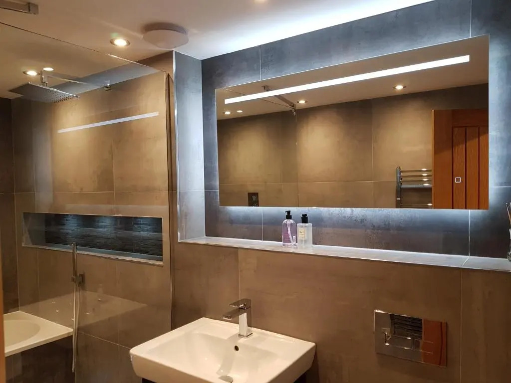 Central Windermere Luxury two bed Apartment Dog Friendly