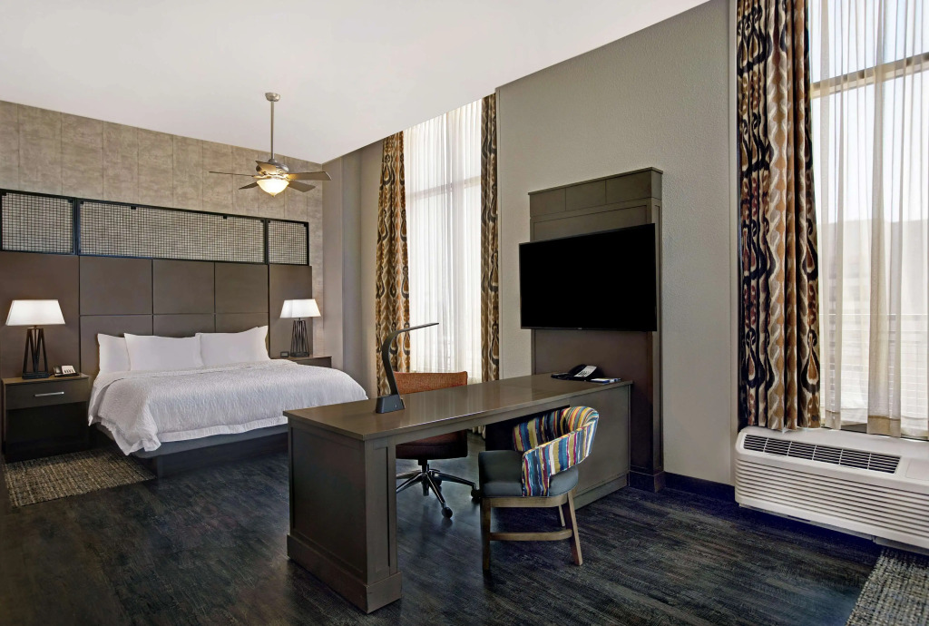 Hampton Inn and Suites Austin University Capitol