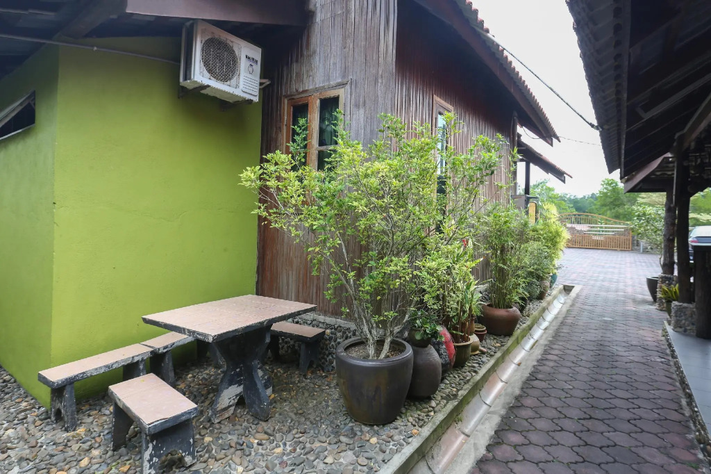 OYO 90038 Dalyla Inn Chalet