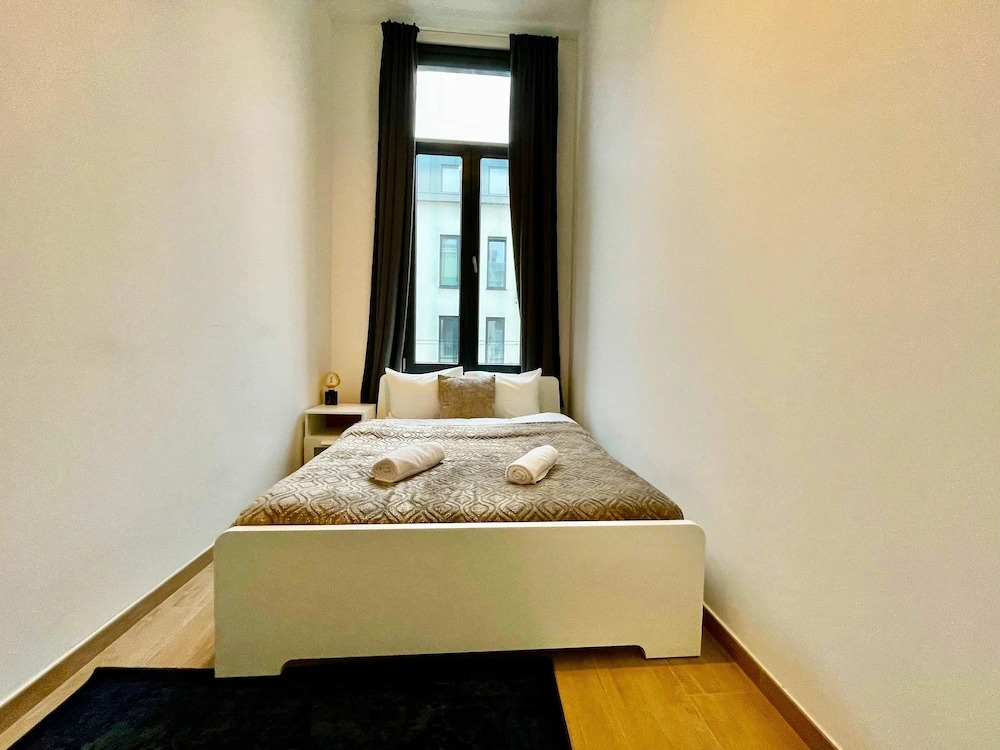 Luxury 2BR 1BA Near Fashion District by Oneluxstay