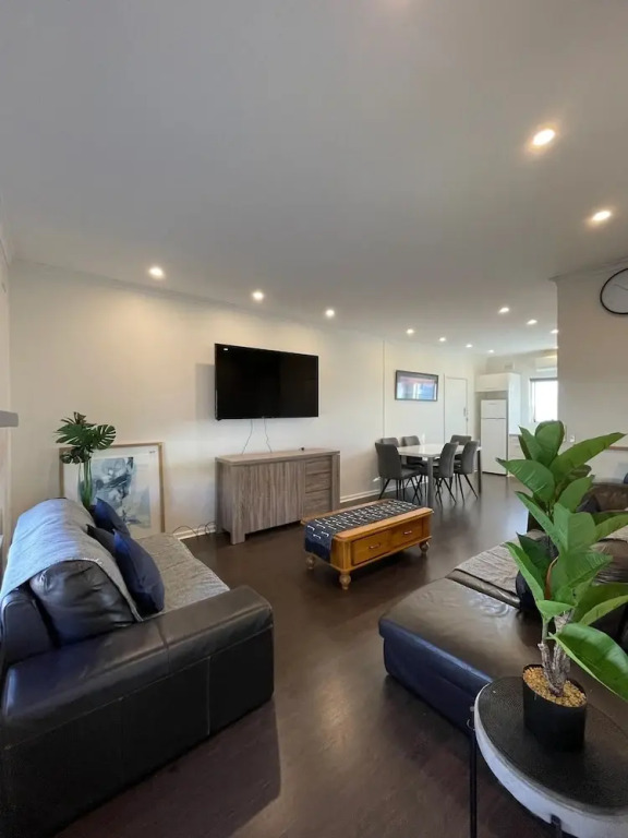 Unwind Esplanade Beach Escape no 10