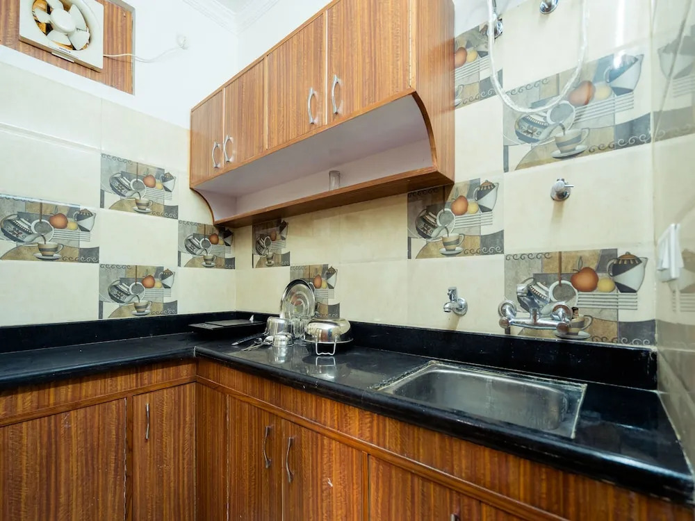 OYO 14055 Home Exotic 1BHK Barlowganj