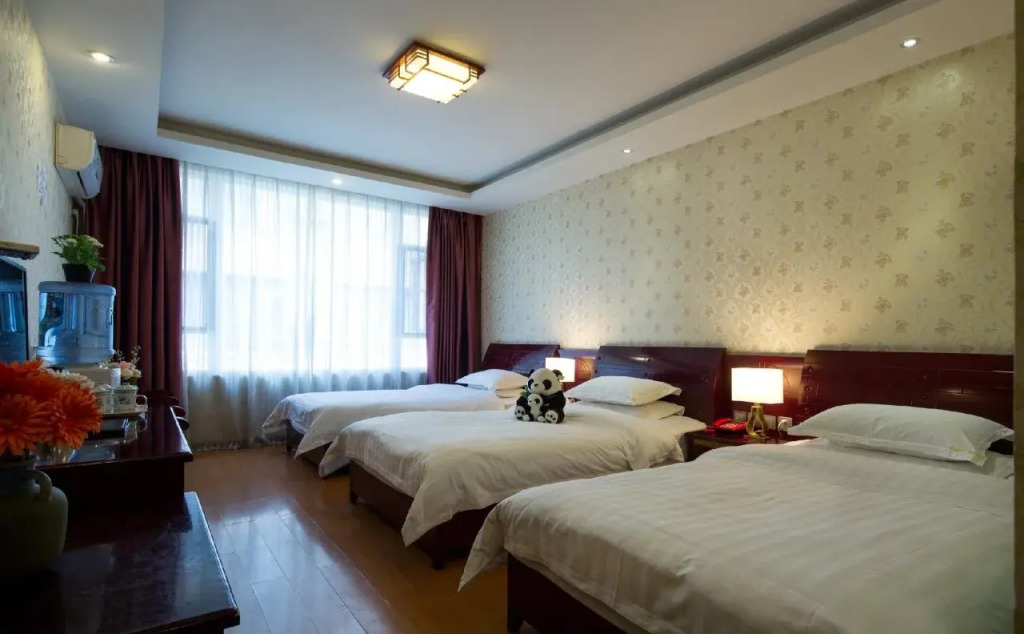 Happy Hotel