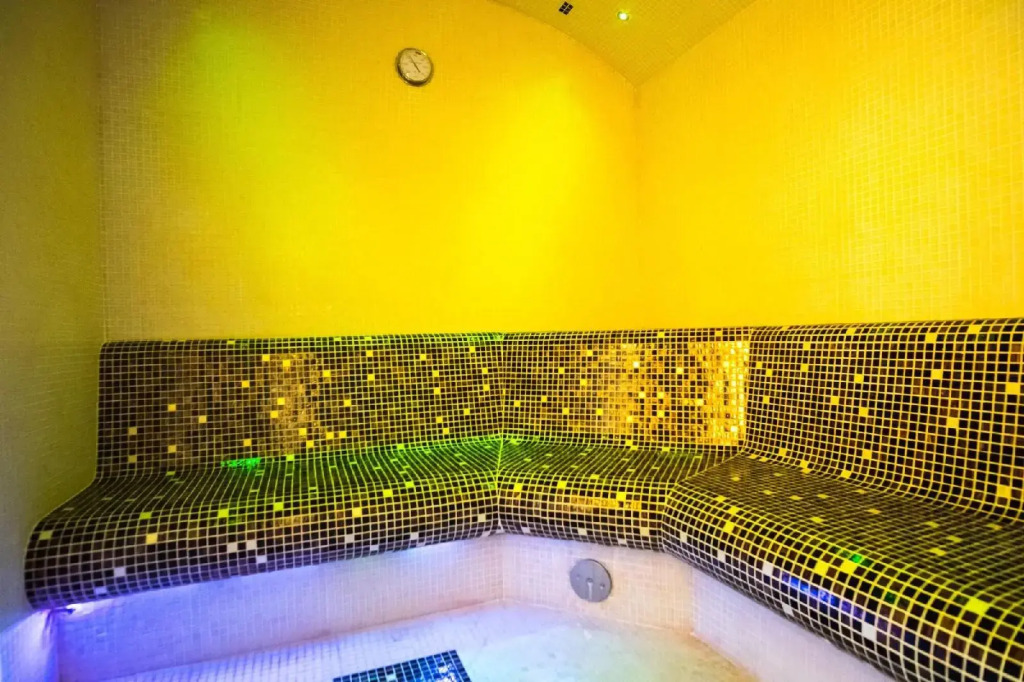 Hotel Dolphin