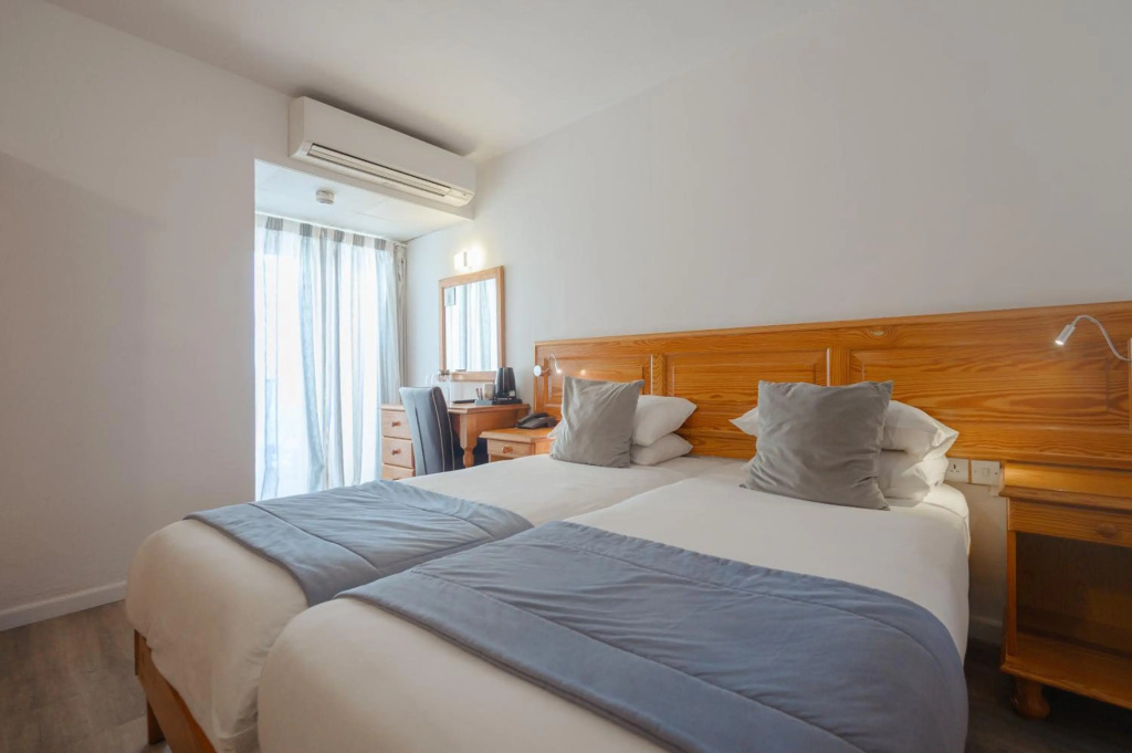Gillieru Harbour Hotel