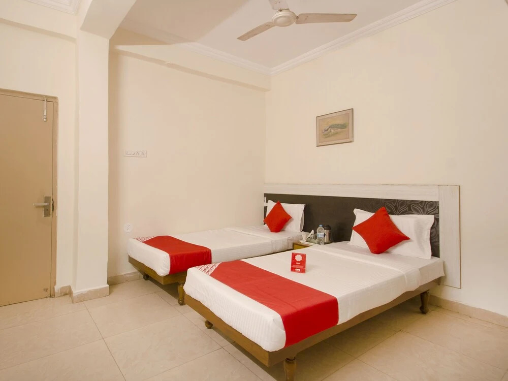 OYO 11321 Hotel Goutham Residency