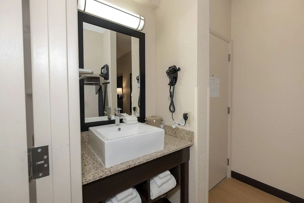 Red Roof Inn PLUS+ Jacksonville   Southpoint