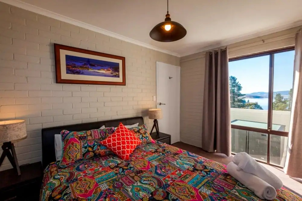 Summit 9 - Modern and stylish newly renovated apartment