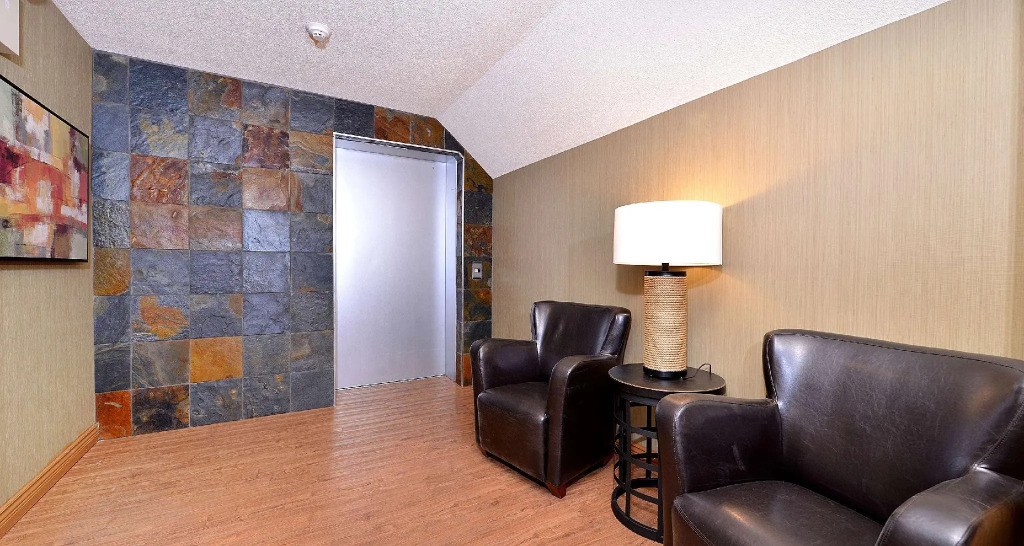 Best Western Plus Emerald Isle Hotel