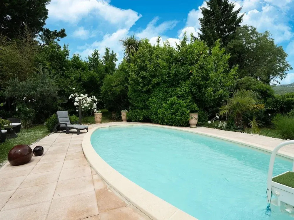 Majestic Holiday Home in Laroque With hot tub