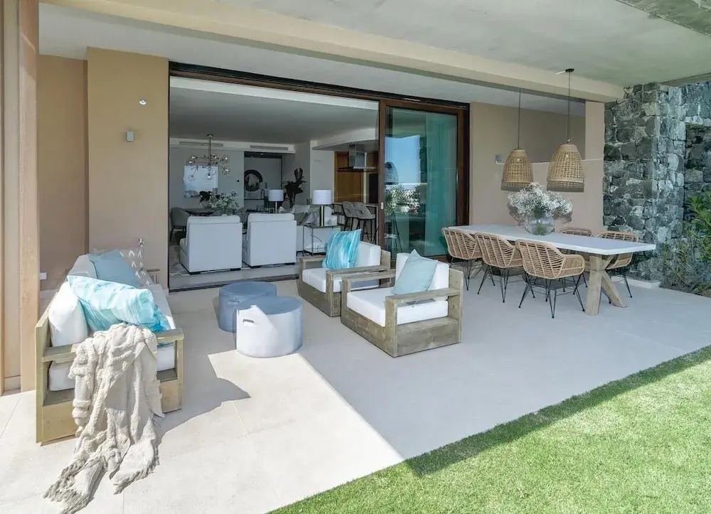 LO - Luxury 3 Bedroom Apartment , Stunning Views