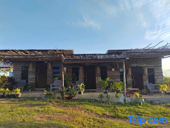 Tribu Kihud "Experience Simple Living"