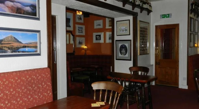 Highlander Inn