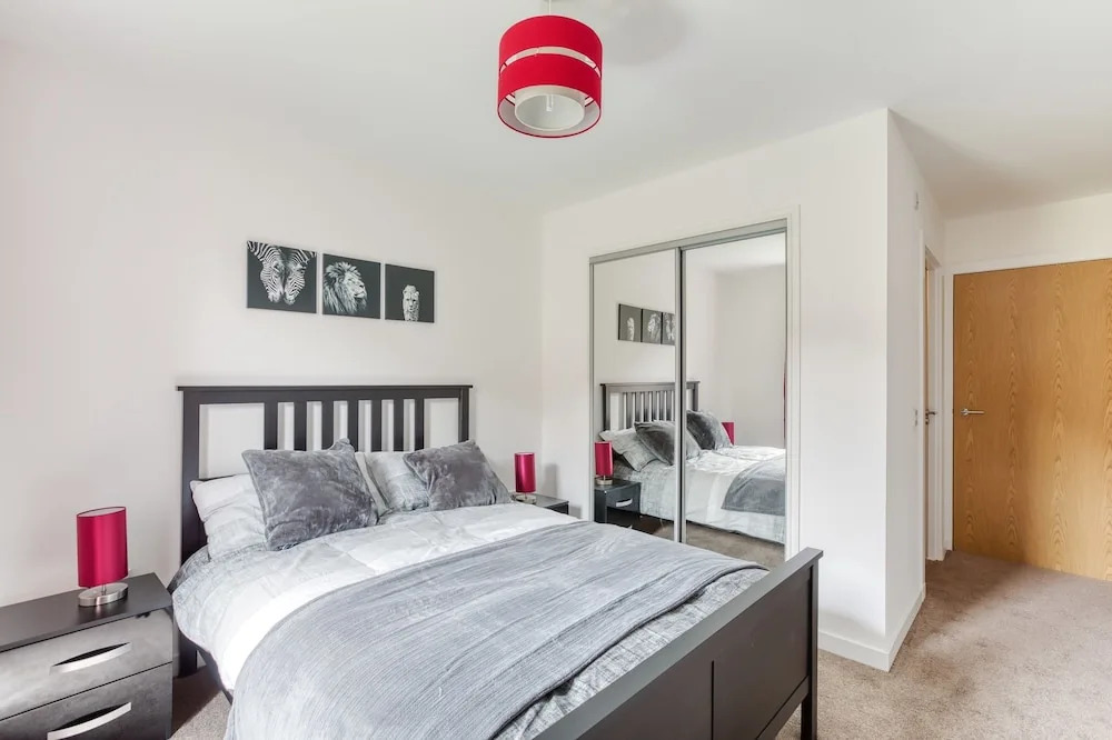 Modern 2 Bed Apartment in Central City