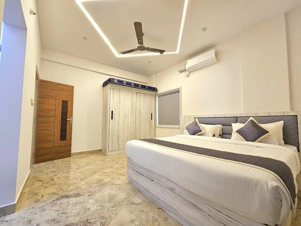 City Service Apartment
