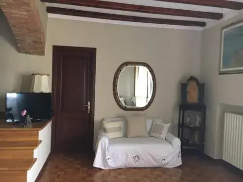 Al Castello Vino B&B