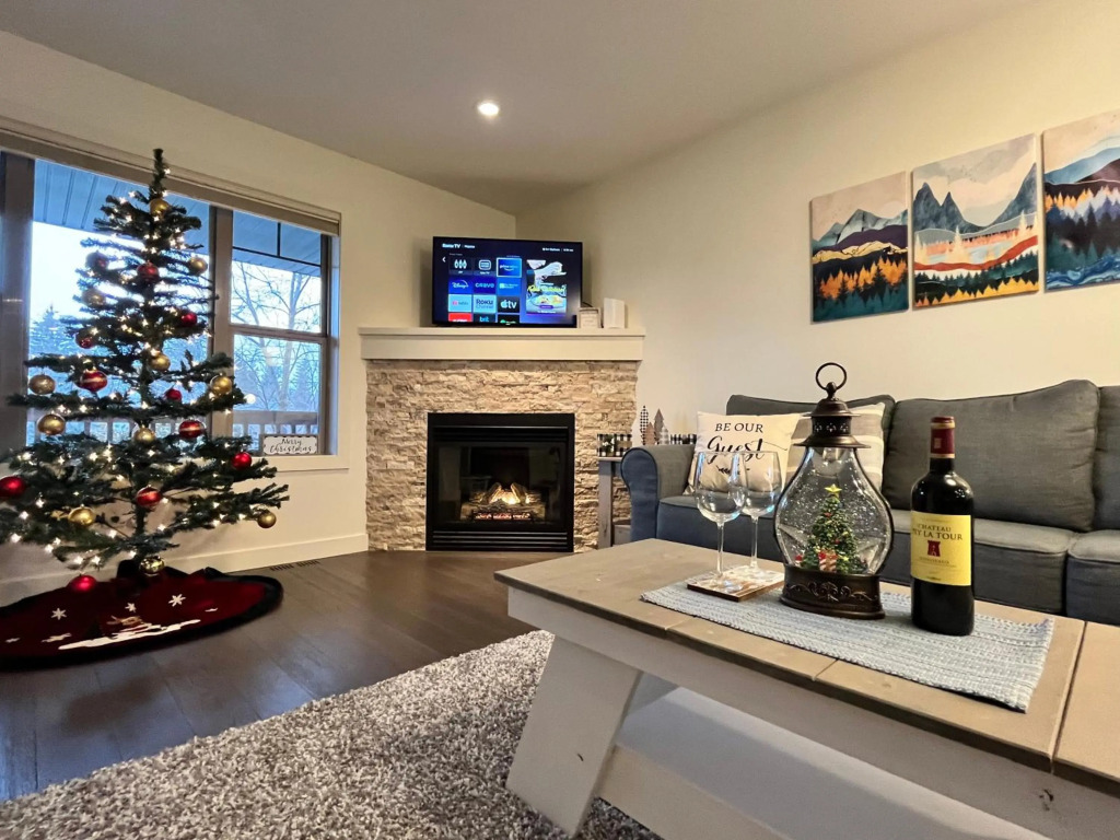 Perfect base Invermere 3bd townhouse mt views with garage