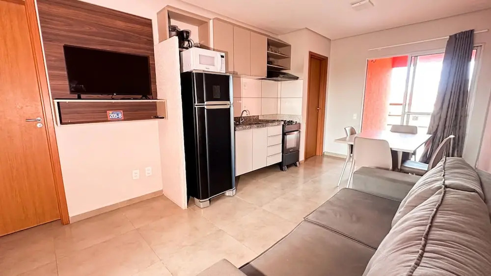 Apto com Wi Fi Garagem e Piscina a 100m da Praia
