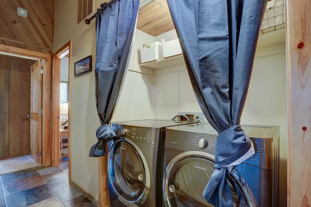 7 Approach Classic Home with Private Hot Tub and BBQ on the Deck by RedAwning