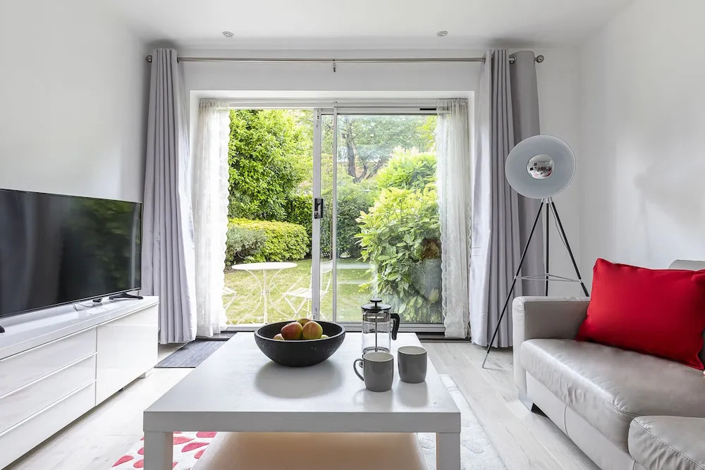 Beautiful 2BR Flat w/ Garden, 10 min to Stockwell