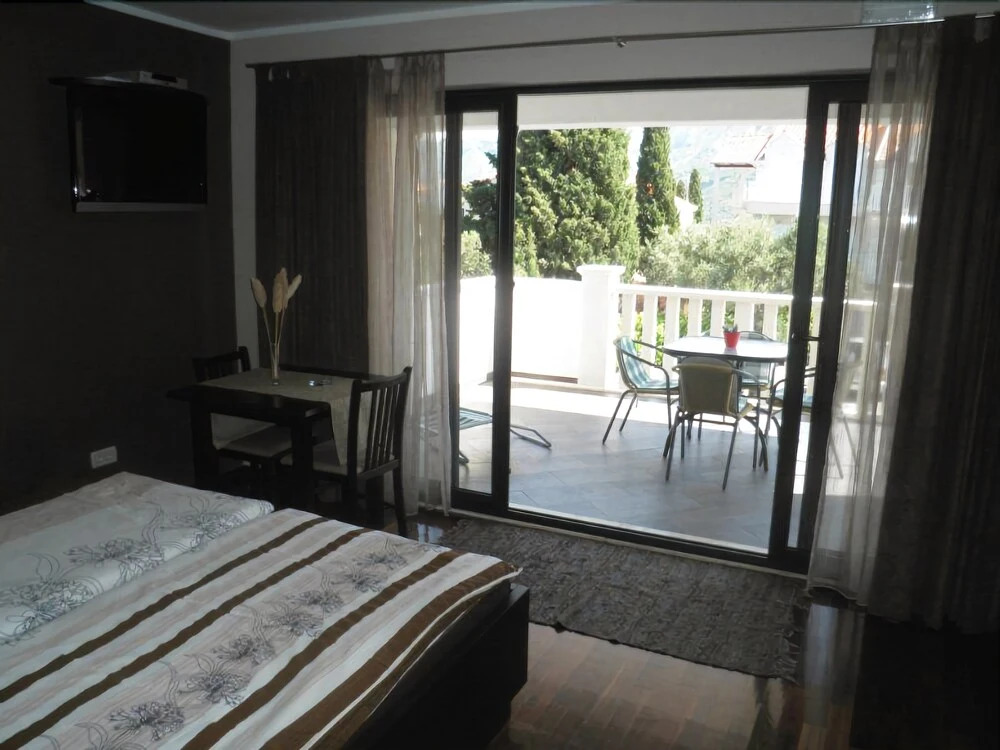 Lidija Apartments