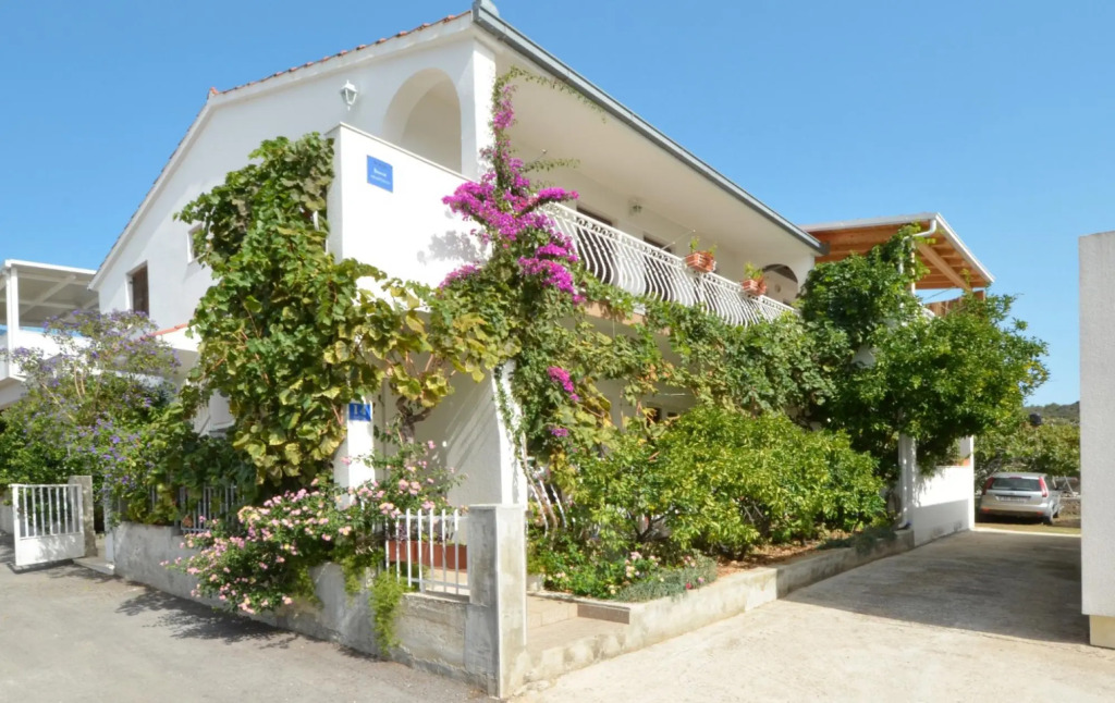 Paž - 28m from the beach - A3(4+1)