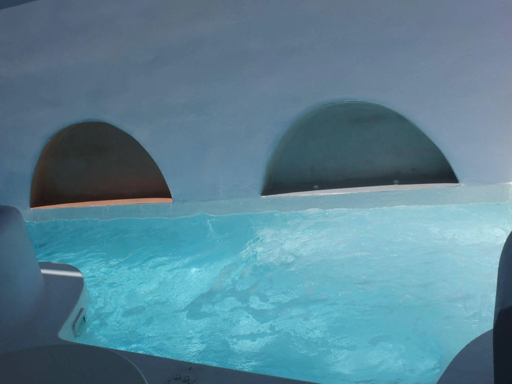 Blue Waves Suites & Apartments