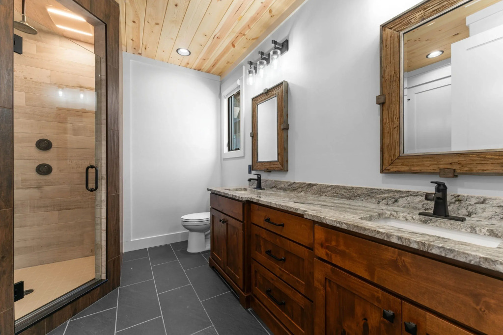 Gray Fox Lodge by Avantstay Waterslide Pool, Theater Sleeps 21