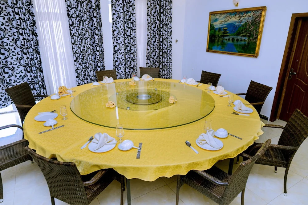 Lao Tangren Restaurant & Guesthouse