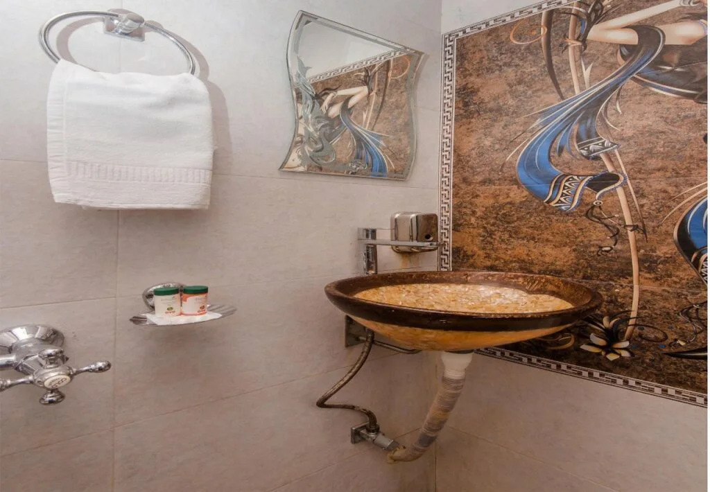 Madam Re Hospitality Bhandup By OYO Rooms