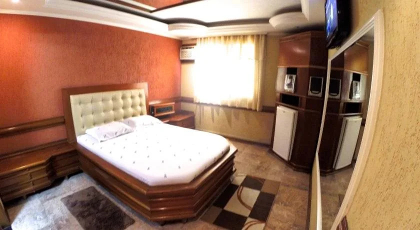 Delirius Motel - Adults Only