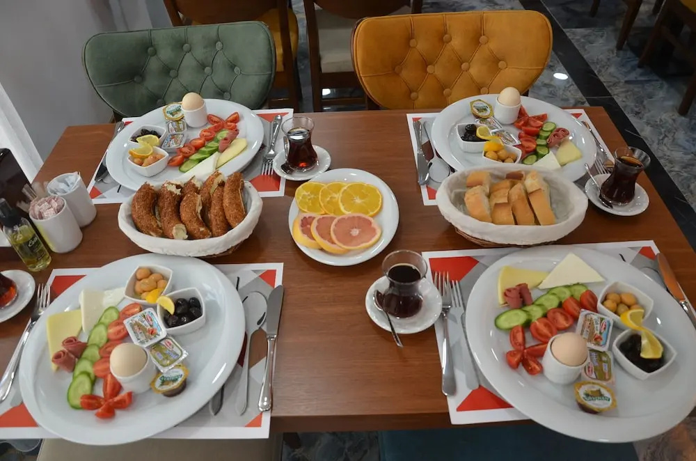 Piyes Otel