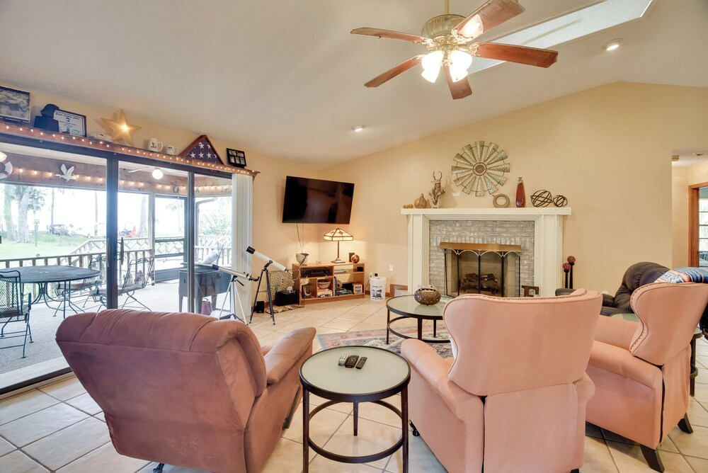 'pirate Cove' Home in Welaka: Dock & River Access!