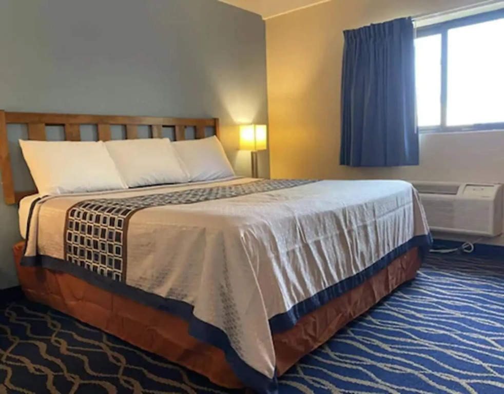 Economy Inn North Randall