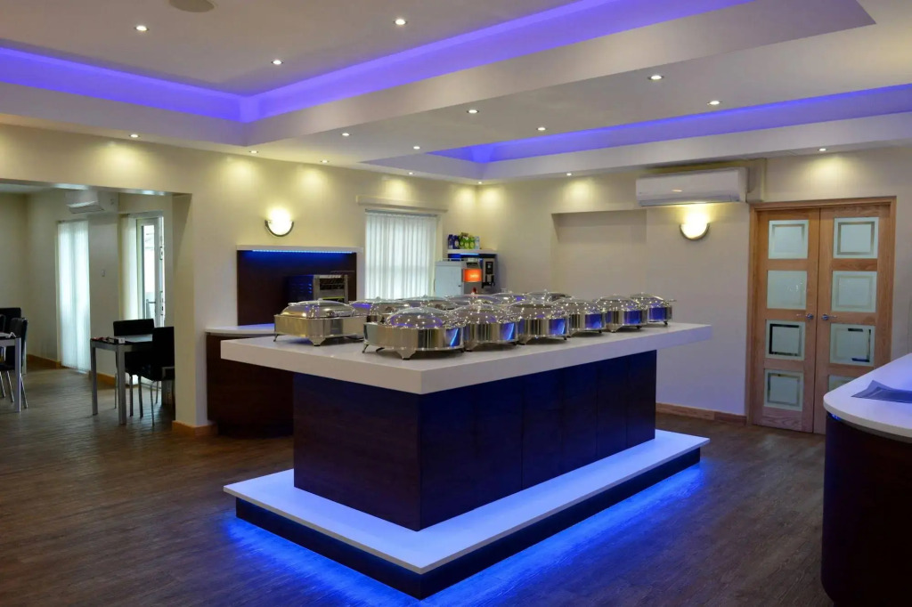 Cambridge Hotel