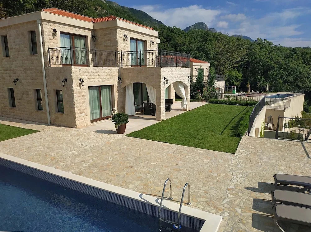 Oak Leaf Residences