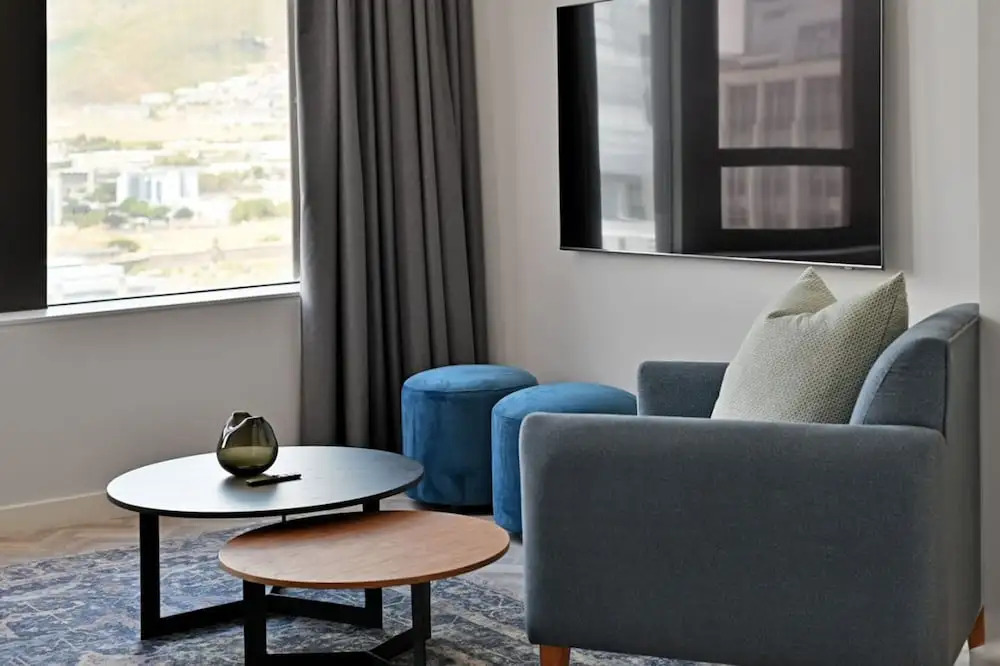 15th-floor 2-bed Panoramic City Views Modern Living