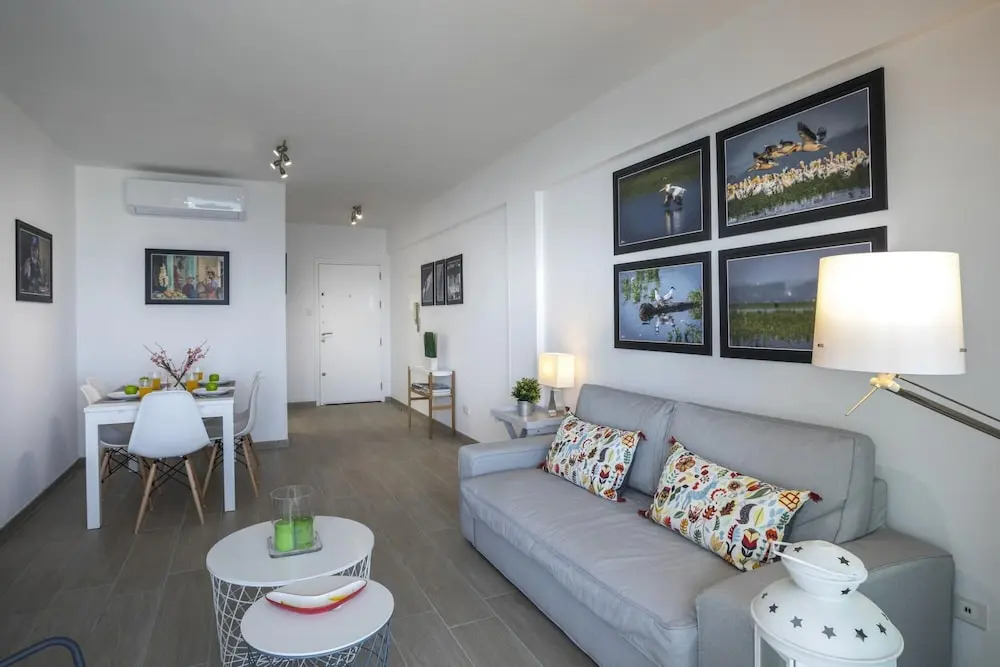Mackenzie Zoe Seafront Suite